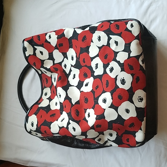 YSL Poppy Hobo Bag - Picture 13 of 16